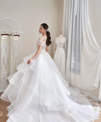 MÂY COLLECTION 2023-2024| LOOK 4: Sự Kết Hợp Tinh Tế Trên Nền Chất Tulle và Ren Sequins