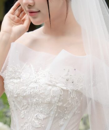 MINIMALIST WEDDING DRESS