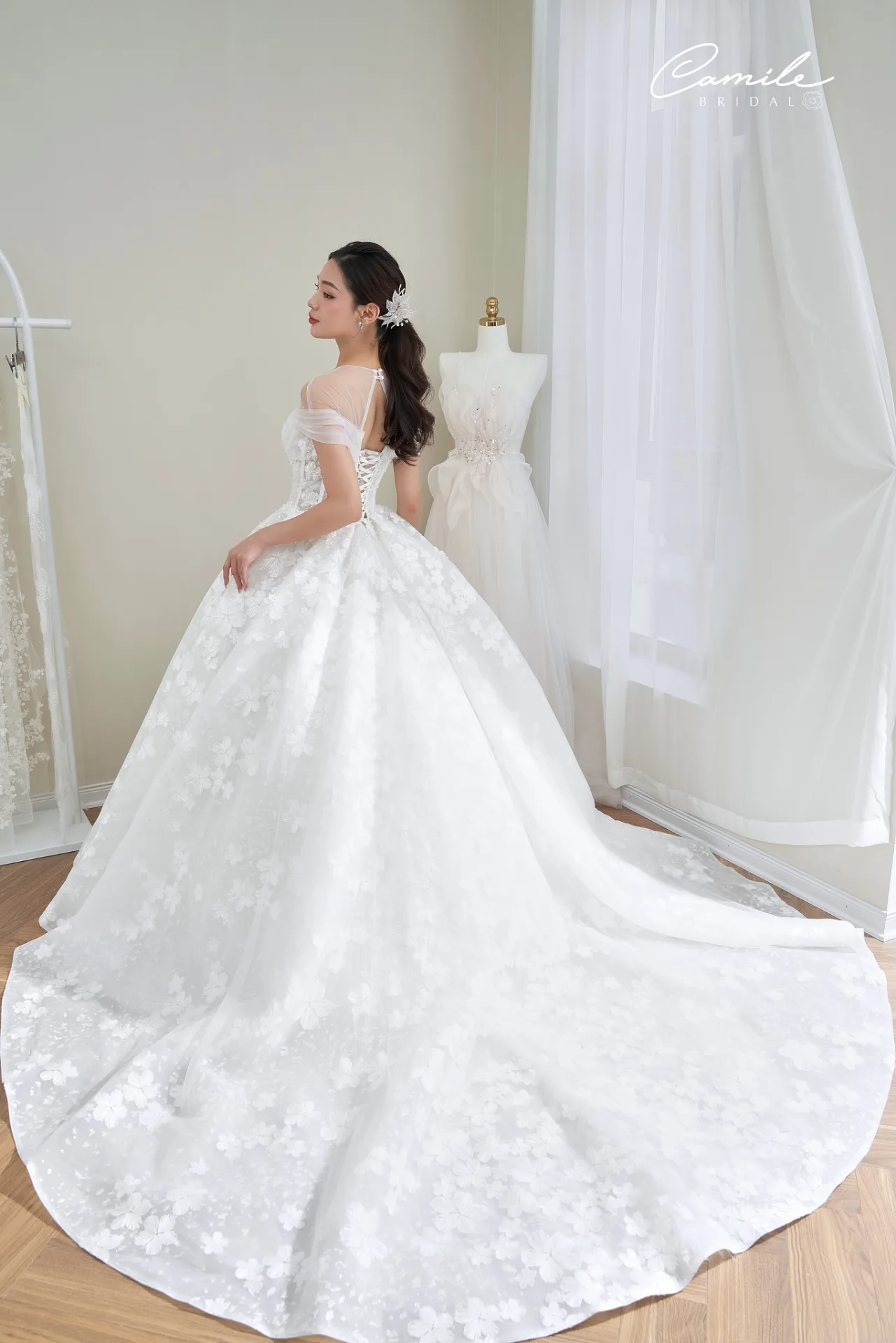 WEDDING DRESS