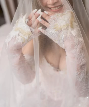 Custom-made wedding dresses for bride Thesa