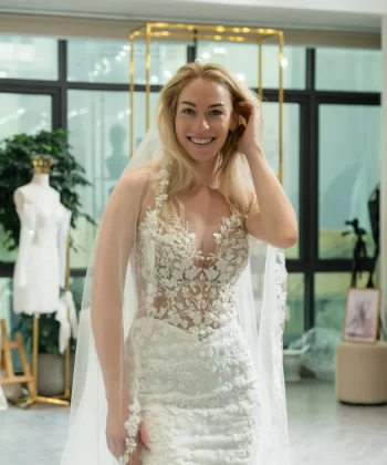 Custom-made gowns for Bride Kelly Bos