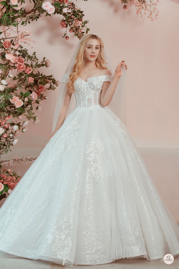 váy cưới sang trọng Chiêm ngưỡng 15 mẫu váy cưới sang trọng, đẹp lộng lẫy cho mùa cưới 2021