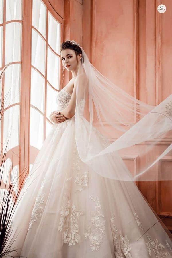 thuê váy cưới đẹp Giải đáp thắc mắc Thuê váy cưới bao nhiêu tiền tại Hà Nội?