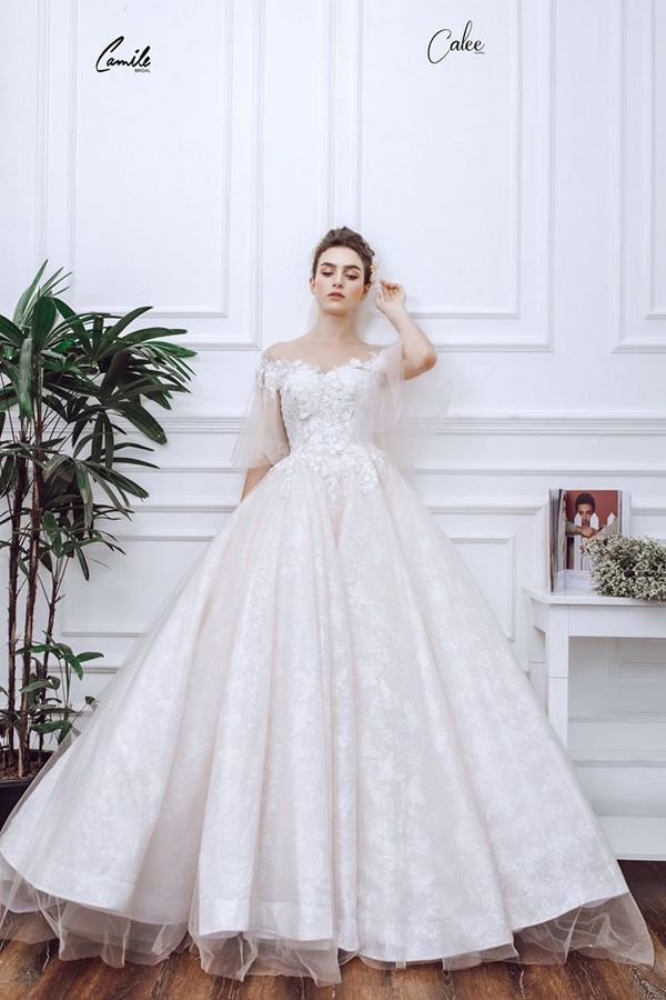 https://camile.vn/12-mau-vay-cuoi-don-gian-sang-trong-cho-co-dau-nhe-nhang/ 12 Mẫu thiết kế váy cưới chuẩn dáng đẹp lộng lẫy cho các cô dâu