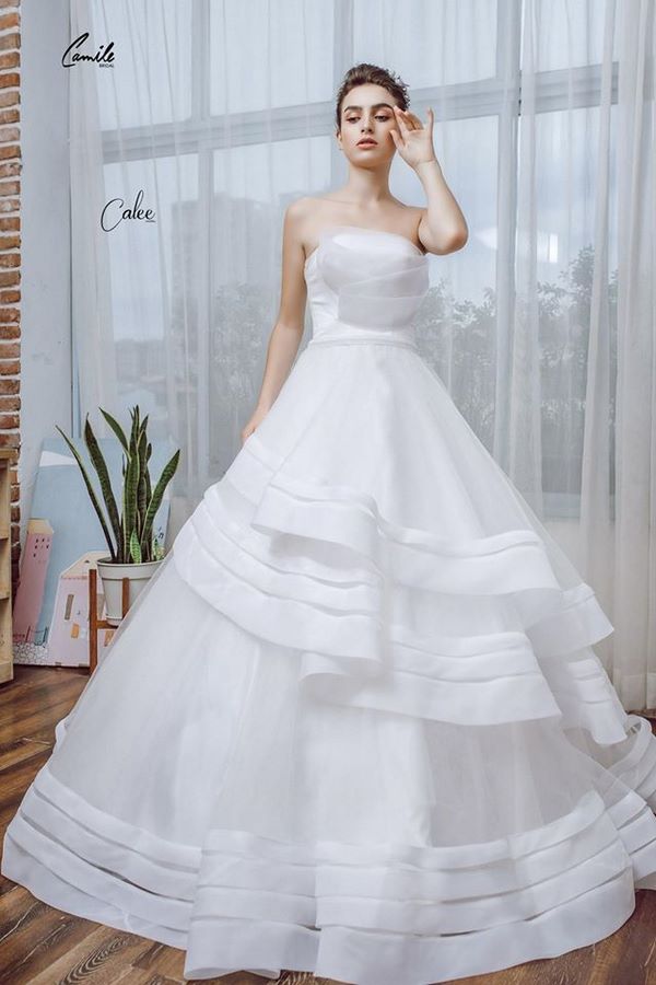 "váy cưới sexy " 10 mẫu váy cưới sexy, gợi cảm khoe vóc dáng nuột nà các nàng dâu 2021