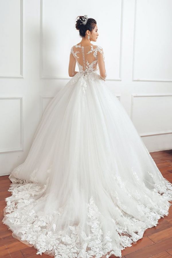 váy cưới hở lưng 12 Mẫu váy cưới hở lưng quyến rũ đẹp nhất cho mùa cưới 2021