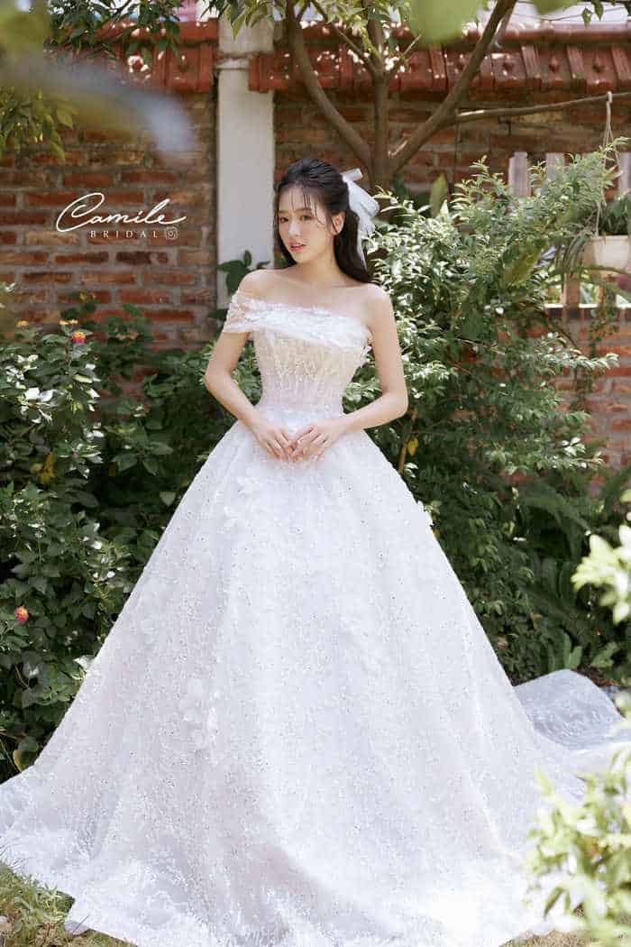 10 váy cưới cho cô dâu Ốm - Siêu gầy dưới 40kg đẹp trông mập lên hẳn -  NiNiStore 2024
