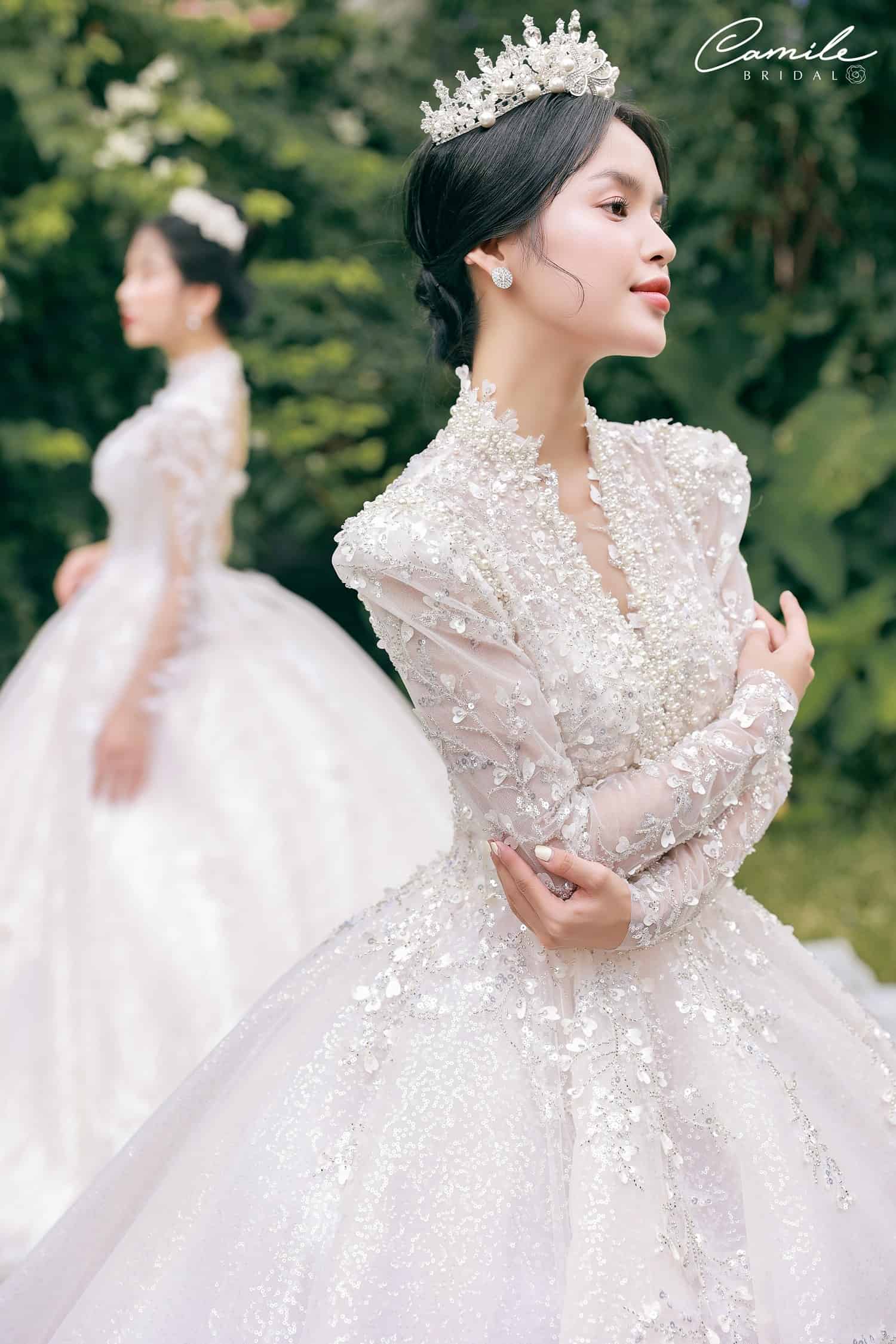 19 chiếc váy cưới màu sắc cho cô dâu lãng mạng – Tu Linh Boutique
