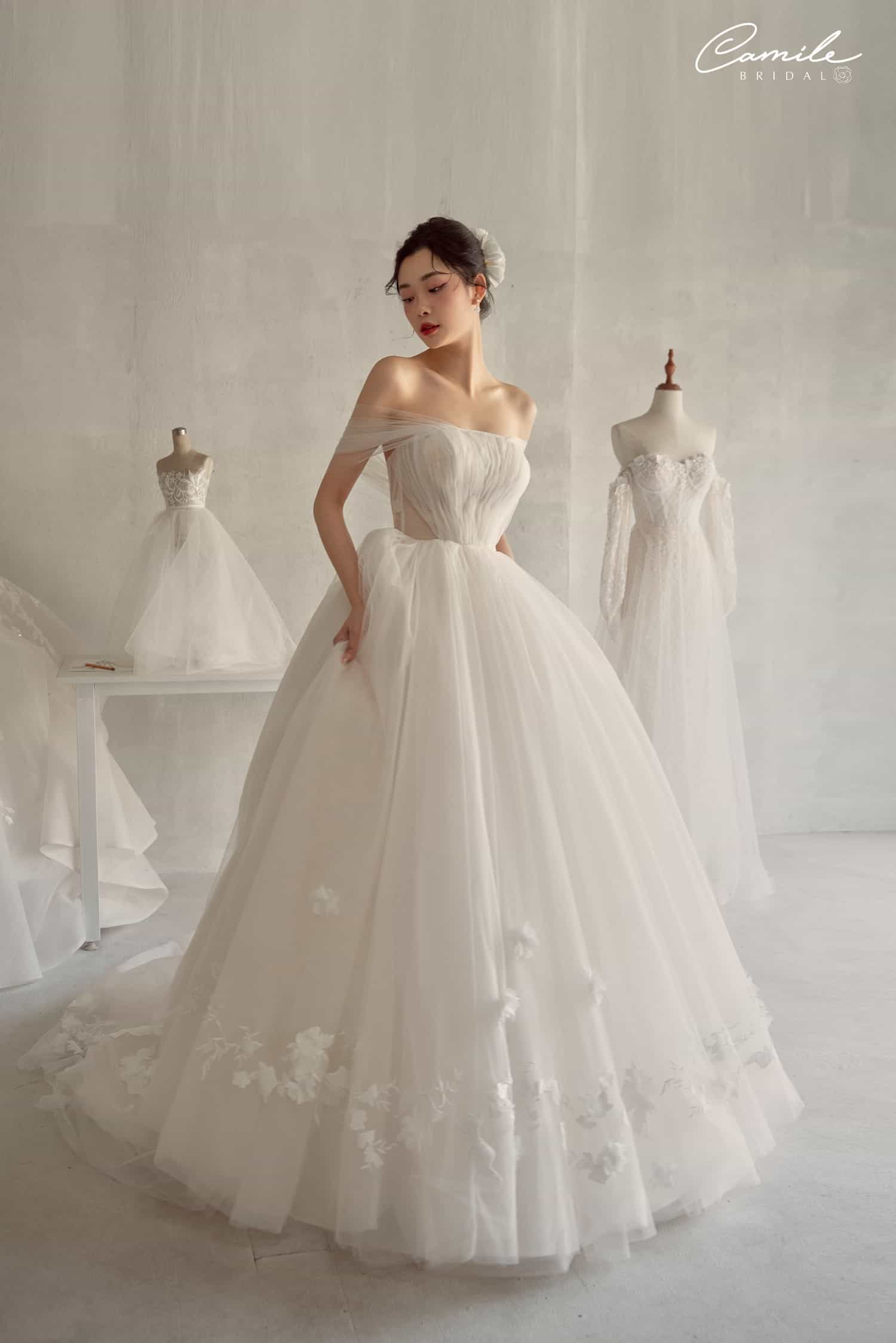 Sao Hàn đẹp lung linh khi diện váy cưới, dù hàng hiệu hay bình dân