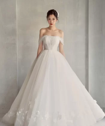 Thơ Wedding Dress Collection