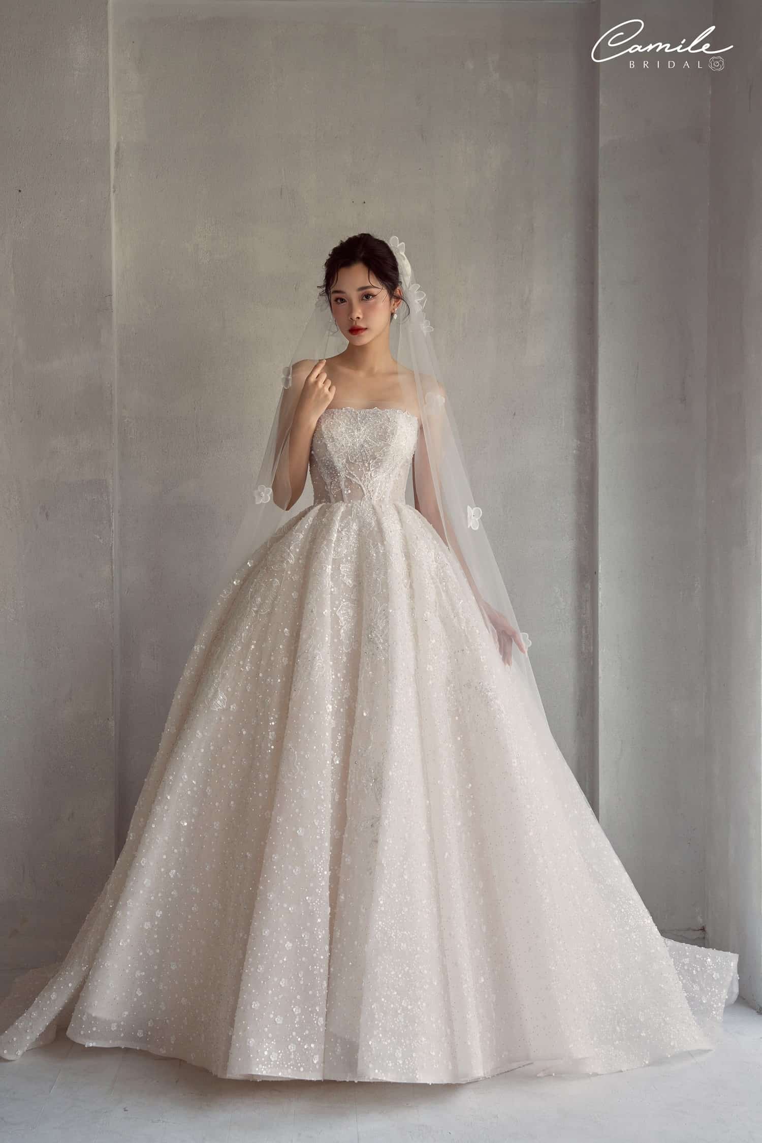 Mức giá để nàng có thể sở hữu chiếc váy cưới cao cấp là bao nhiêu?