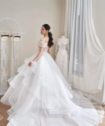 MÂY COLLECTION 2023-2024| LOOK 4: Sự Kết Hợp Tinh Tế Trên Nền Chất Tulle và Ren Sequins