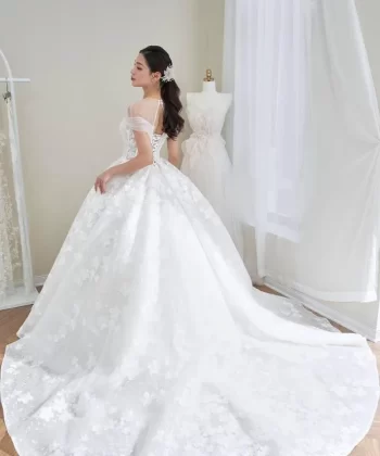 MÂY COLLECTION 2023-2024| LOOK 5: Sự Kết Hợp Hoàn Hảo Của Tulle, Hoa 3D, Và Corset Cổ Điển