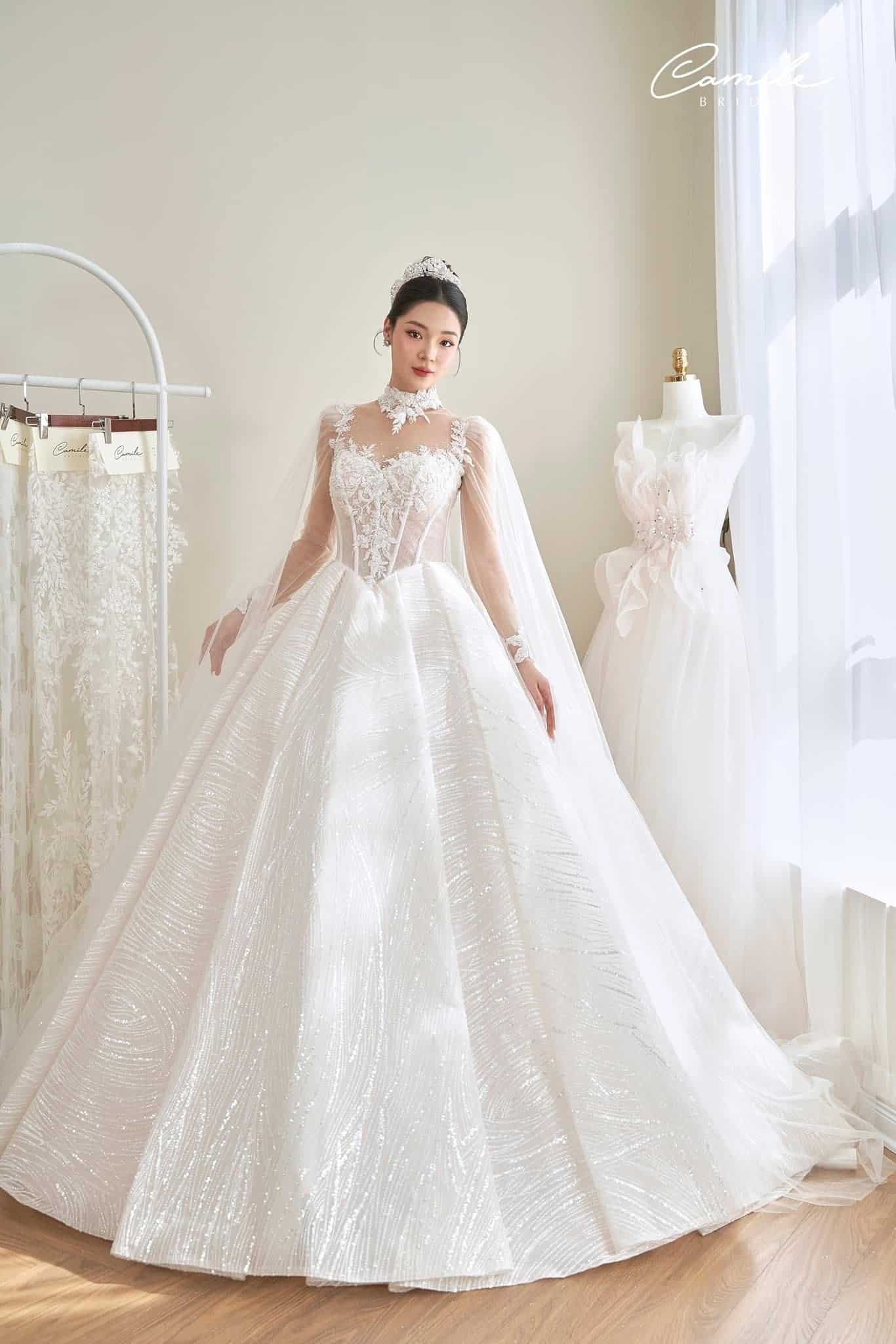 Tổng hợp 100 mẫu thiết kế áo cưới dành cho cô dâu gầy đẹp 2021