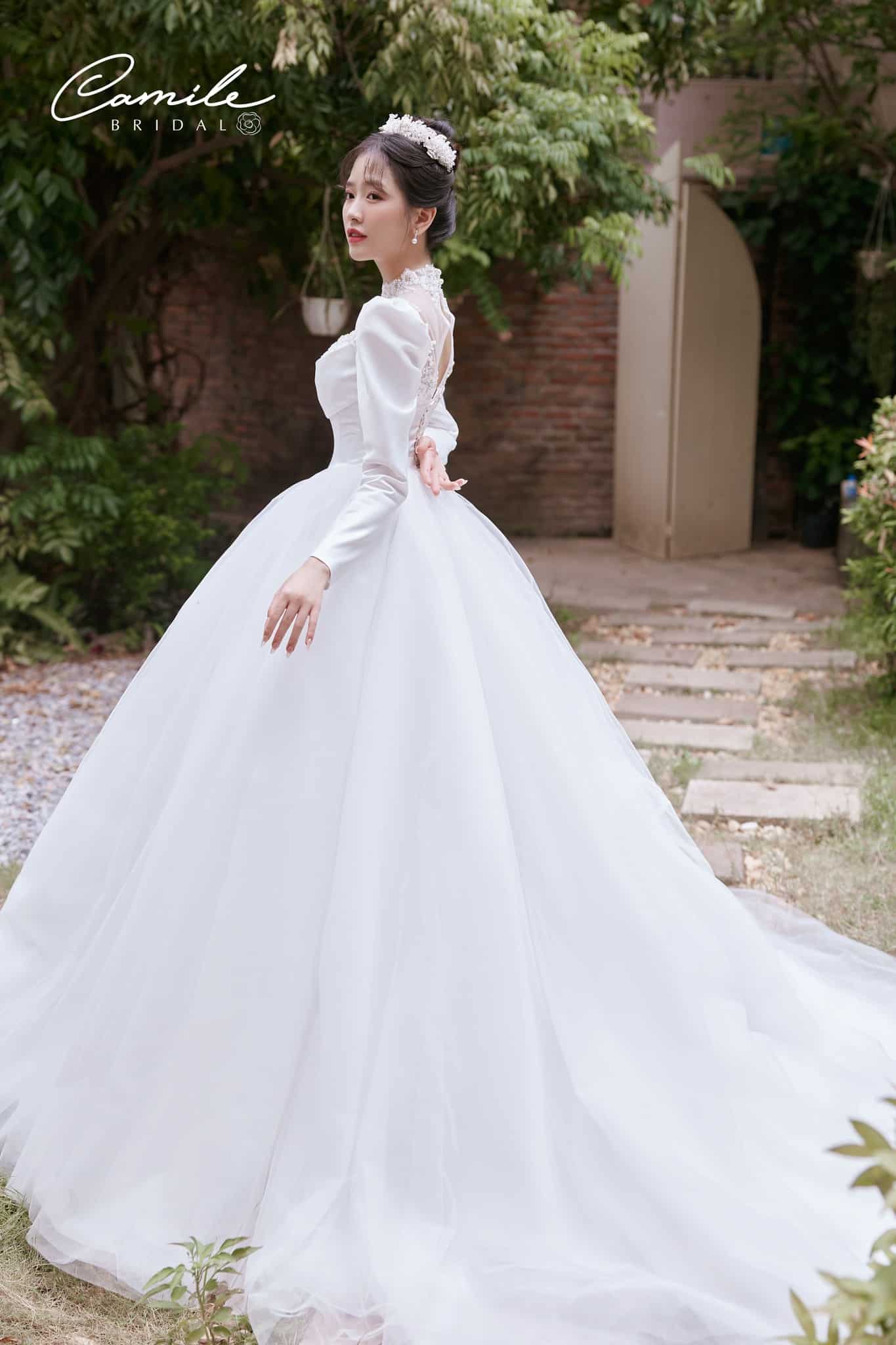 Váy Cưới Dáng Chữ A, Cúp Ngực Trễ Vai Satin - Xưởng thiết kế & May áo cưới  uy tín