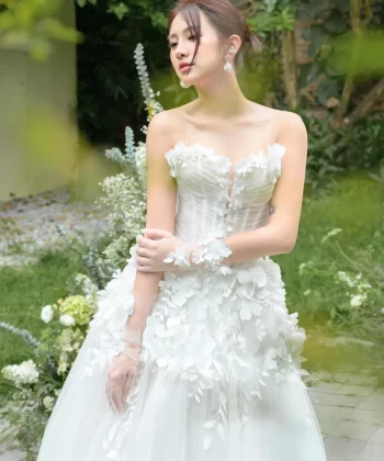 07.Khám phá Look 07 từ Bộ sưu tập Hoa – Vẻ đẹp thanh lịch, tinh tế cho ngày trọng đại