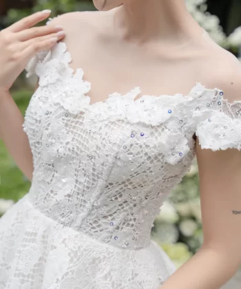 Look 5 of Váy Tiệc Váy Đi Bàn - Lựa Chọn Thời Trang Vượt Thời Gian cho Cô Dâu Hiện Đại