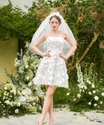 Look 09 - Sự Kết Hợp Hoàn Hảo Của Ren Dệt Và Hoa Nổi