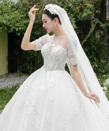 Look 19 of Floral Collection: Thiết Kế Tay Lỡ Ngọt Ngào, Nữ Tính