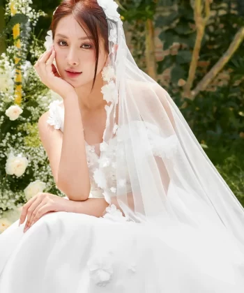 Look 02 of Floral Collection: Thiết Kế Váy Cưới Làm Đốn Tim Mọi Ánh Nhìn