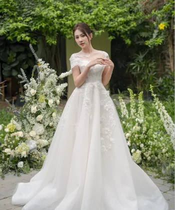 Look 25 of Floral Collection: Váy Cưới Thiết Kế Dáng A-Line Nhẹ Nhàng Cho Bữa Tiệc Cưới Thân Mật