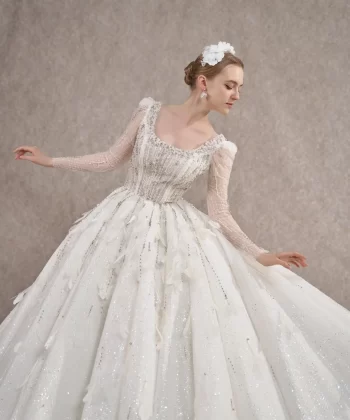 Look 2 trong bộ sưu tập SCARLETT COLLECTION - Nét Đẹp Quyến Rũ và Sang Trọng Đỉnh Cao