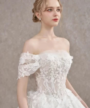 Look 3 - Scarlett Collection: Vẻ Đẹp Quyến Rũ Từ Nữ Hoàng Tới Cô Dâu Thời Thượng