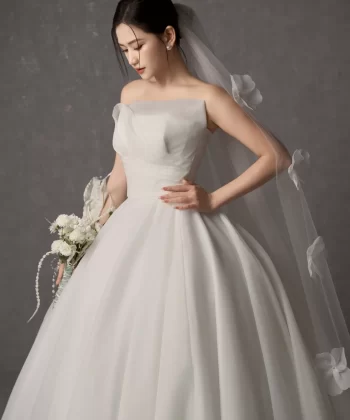 𝐋𝐨𝐨𝐤 𝟏𝟏 𝐨𝐟 𝐂𝐚𝐭𝐡𝐞𝐫𝐢𝐧𝐞 𝐂𝐨𝐥𝐥𝐞𝐜𝐭𝐢𝐨𝐧 - Biểu Tượng Của Sự Thanh Lịch Và Tối Giản Dành Cho Cô Dâu Hiện Đại