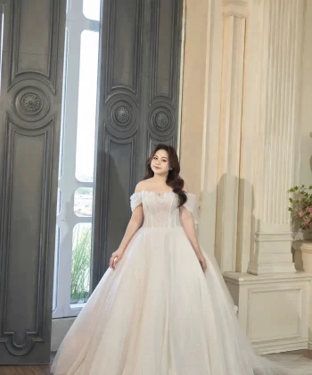 Look 3 of Bigsize - Váy cưới trễ vai dáng công chúa phong cách cổ điển