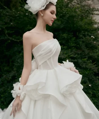 Look 09 of La Rosé Collection – Dịu Dàng Như Nàng Thơ, Bay Bổng Như Ánh Mây