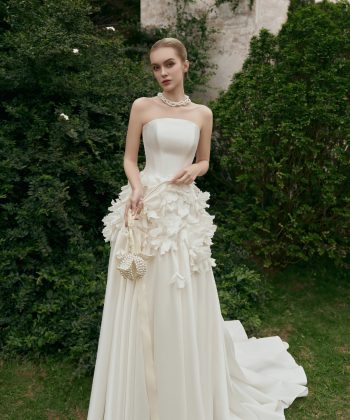 Look 04 of La Rosé Collection – Vẻ Đẹp Thanh Lịch Trong Từng Chuyển Động