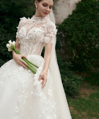Look 17 of La Rosé Collection – Rực Rỡ Như Ánh Đèn, Tinh Tế Như Một Bản Giao Hưởng